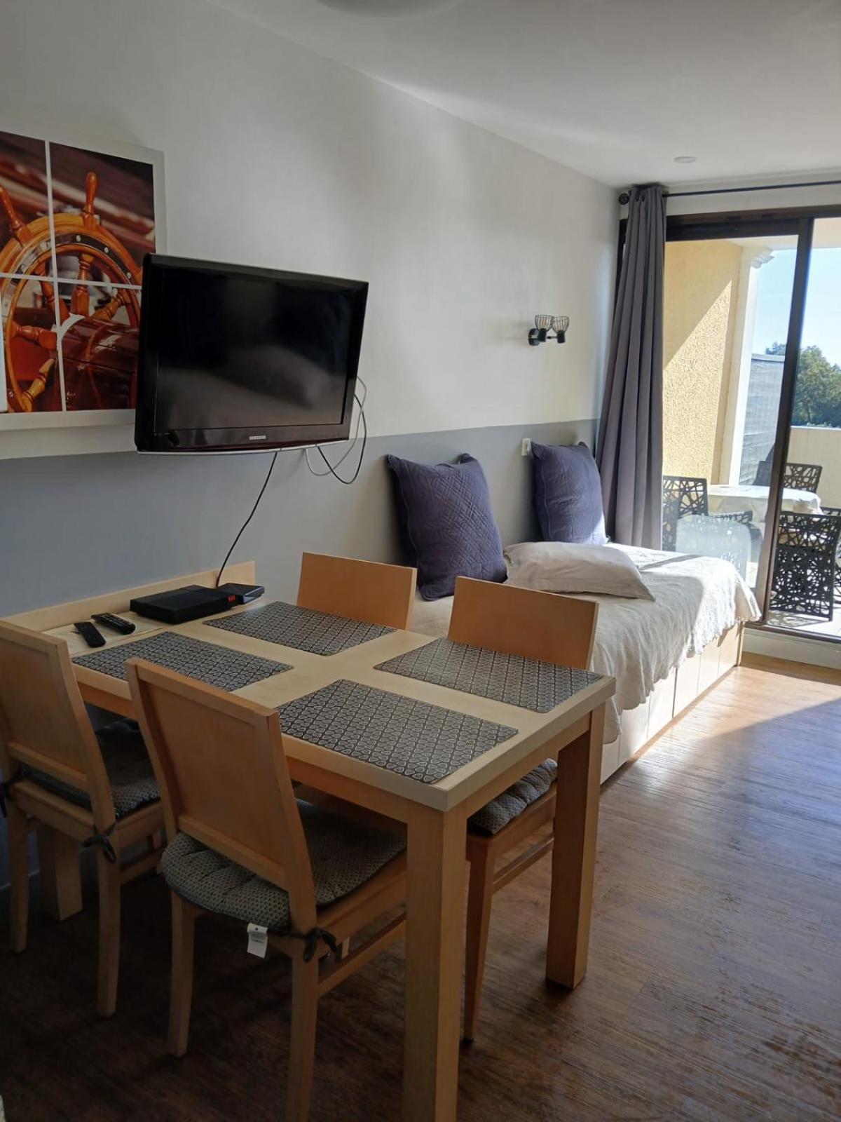 Appartement Grimaud Bord De Mer Bagian luar foto