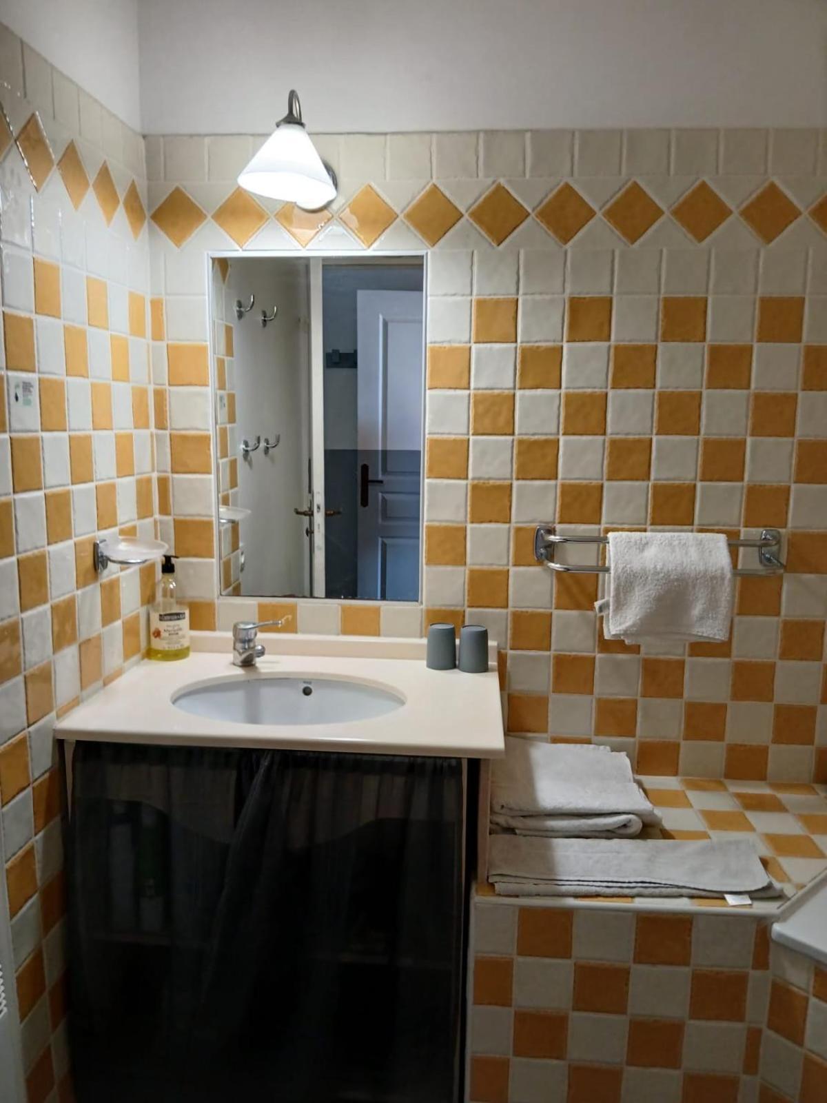 Appartement Grimaud Bord De Mer Bagian luar foto